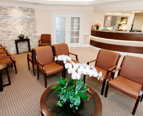 1010 Dental waiting room and reception area